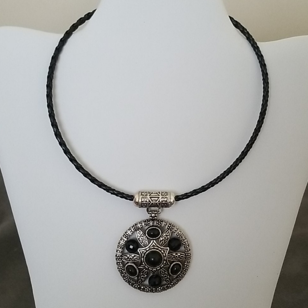 Wire Medallion Necklace
